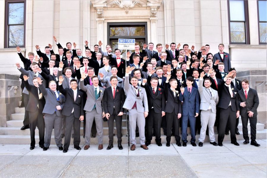 60 Highschoolers and Nazi Salutes?