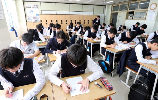 South Korean Students Take A Really Important Test!