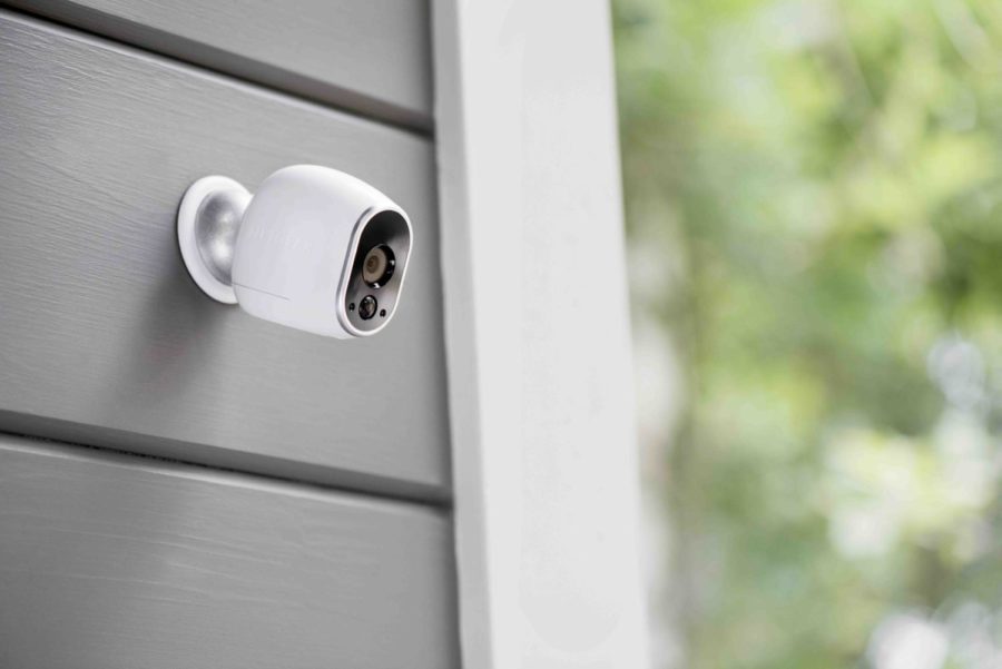 Ever notice someone trying to break into your house? Oh yeah, not really, because everyone gets caught now. The 2018 Arlo system allows you to connect your cellular devices to a camera, so you can really see what's going on. 