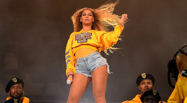 Beyoncé preformed on the Coachella main stage, headlining the festival for the first time in a makeup performance from last year, which had been canceled because she was pregnant.