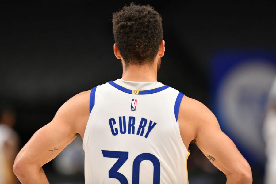 DALLAS, TX - FEBRUARY 6: Stephen Curry #30 of the Golden State Warriors looks on during the game against the Dallas Mavericks on February 6, 2021 at the American Airlines Center in Dallas, Texas. NOTE TO USER: User expressly acknowledges and agrees that, by downloading and or using this photograph, User is consenting to the terms and conditions of the Getty Images License Agreement. Mandatory Copyright Notice: Copyright 2021 NBAE (Photo by Glenn James/NBAE via Getty Images)