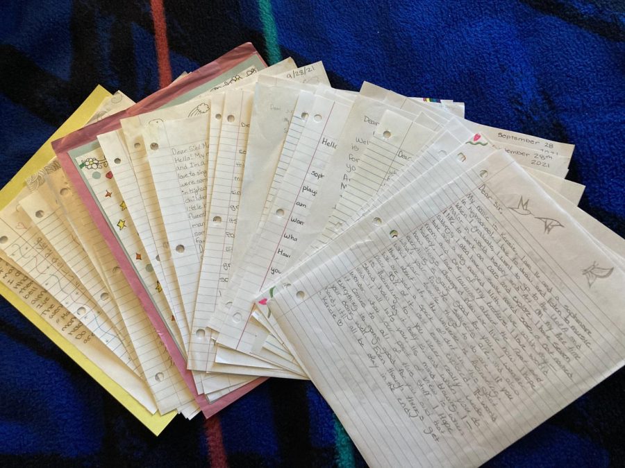 Letters written by Sahuaro students to be donated to local nursing homes