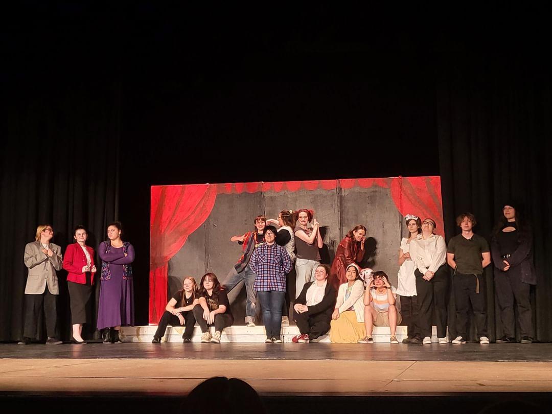 Senior Thespians Take Final Bow on Sahuaro Stage