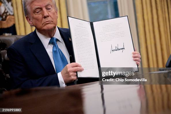 WASHINGTON, DC - JANUARY 31: U.S. President Donald Trump hold up an executive order, "Unleashing prosperity through deregulation," that he signed in the Oval Office on January 31, 2025 in Washington, DC. Trump spoke to reporters about tariffs against China, Canada and Mexico and how the newly confirmed Interior Secretary Doug Burghum will coordinate with the Energy Department and the Environmental Protection Agency. (Photo by Chip Somodevilla/Getty Images)