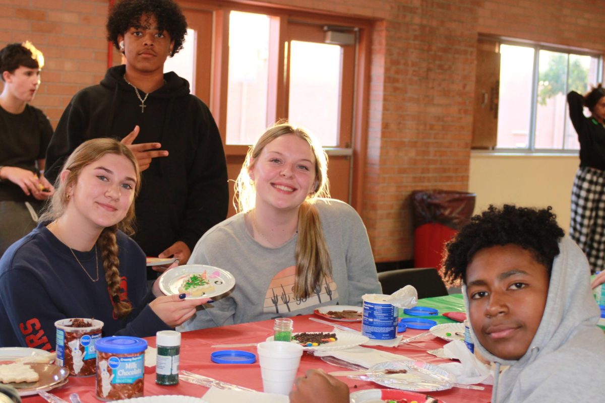 Freshmen Celebrate the End of First Semester with Link Crew