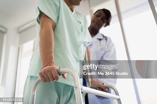 Physiotherapists, middle-aged patients and limb surgeons, physiotherapists, orthopedic surgeons and nurses, assisting patients with injuries, osteoporosis and arthritis to recover.